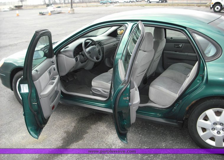 image for item 3258 2000 Ford Taurus LX