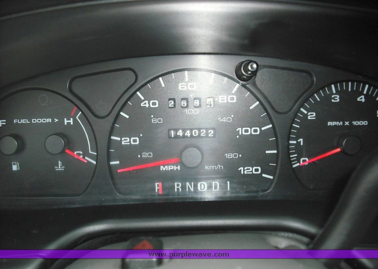 image for item 3258 2000 Ford Taurus LX