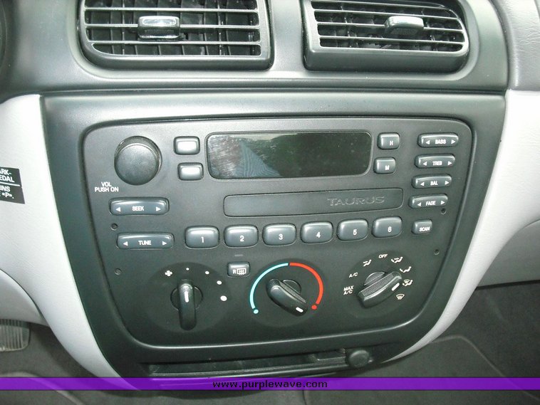 image for item 3258 2000 Ford Taurus LX