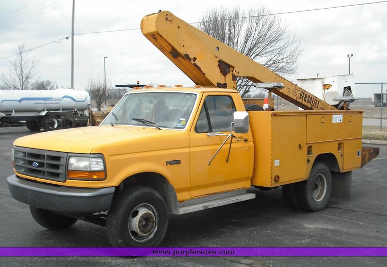 image for item 3259 1993 Ford F Super Duty bucket truck