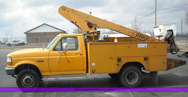image for item 3259 1993 Ford F Super Duty bucket truck