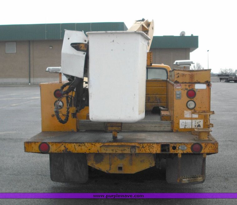 image for item 3259 1993 Ford F Super Duty bucket truck