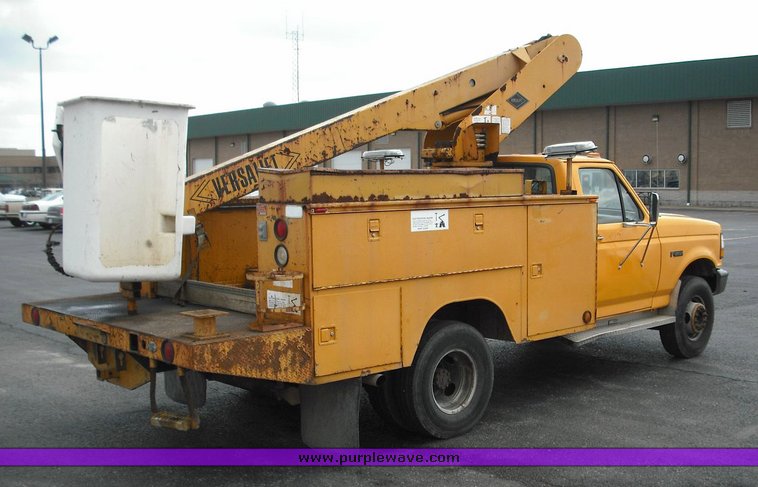 image for item 3259 1993 Ford F Super Duty bucket truck