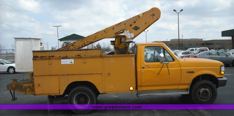 image for item 3259 1993 Ford F Super Duty bucket truck