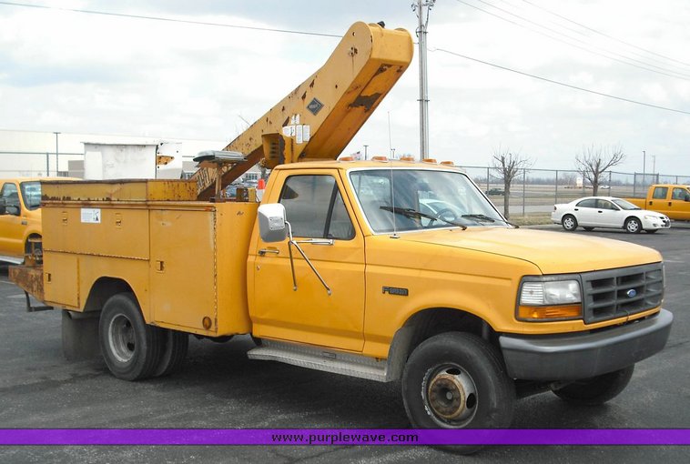 image for item 3259 1993 Ford F Super Duty bucket truck