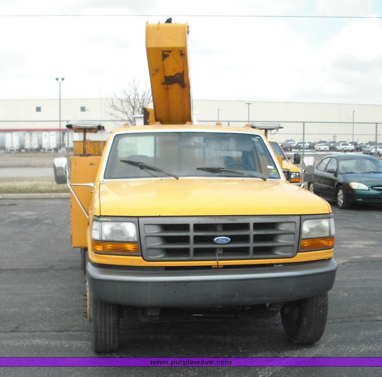 image for item 3259 1993 Ford F Super Duty bucket truck