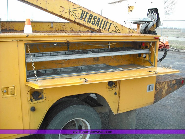 image for item 3259 1993 Ford F Super Duty bucket truck