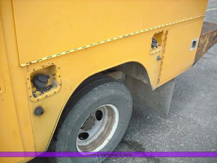 image for item 3259 1993 Ford F Super Duty bucket truck