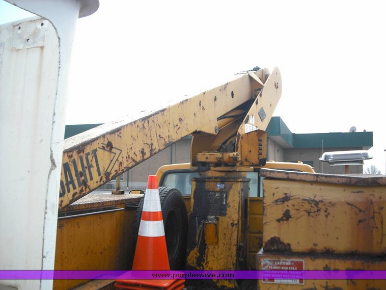 image for item 3259 1993 Ford F Super Duty bucket truck