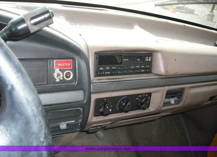 image for item 3259 1993 Ford F Super Duty bucket truck
