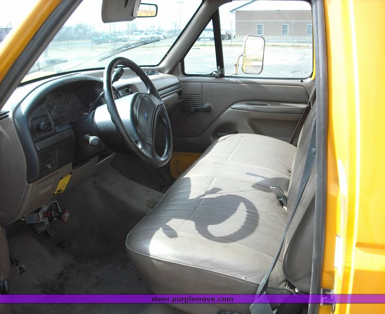 image for item 3259 1993 Ford F Super Duty bucket truck