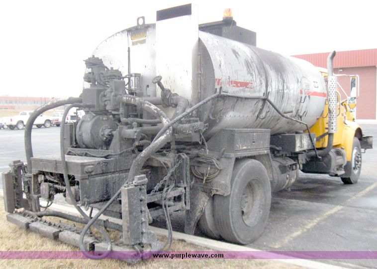 image for item 5642 1998 International 4900 oil distribution truck