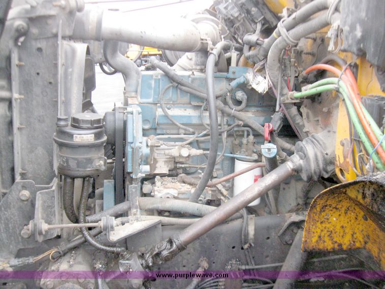 image for item 5642 1998 International 4900 oil distribution truck