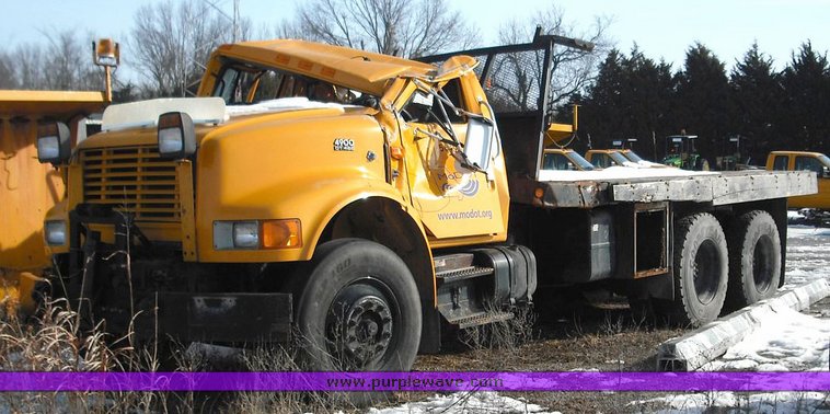 image for item 9000 1997 International 4900 6x4 flatbed truck