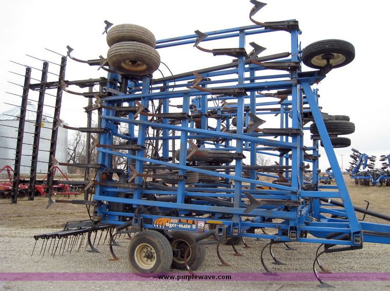 image for item 1100 1998 DMI Tigermate II field cultivator with harrows