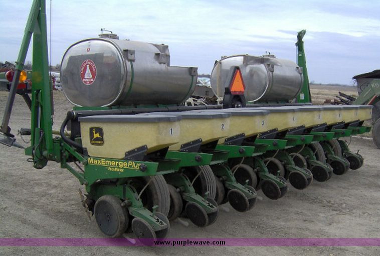 image for item 1200 1998 John Deere 1750 MaxEmergePlus Vacumeter Conservation planter