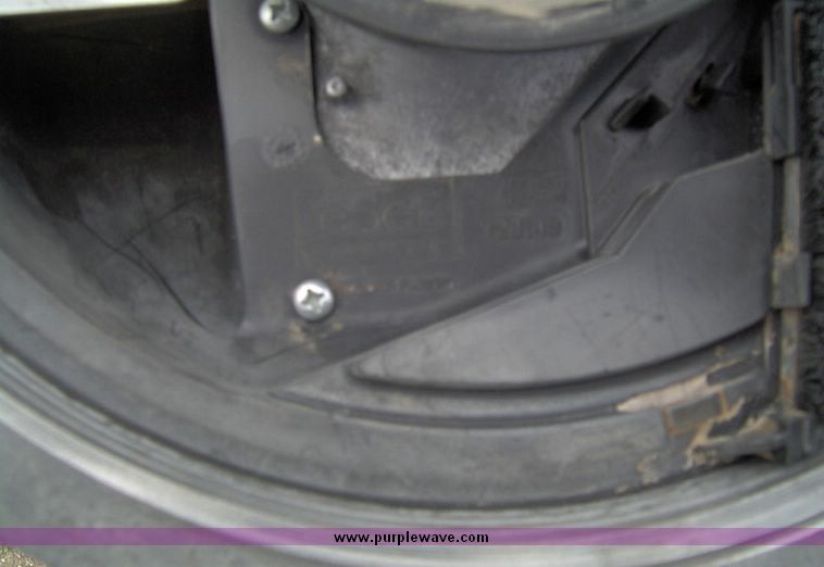 image for item 1200 1998 John Deere 1750 MaxEmergePlus Vacumeter Conservation planter