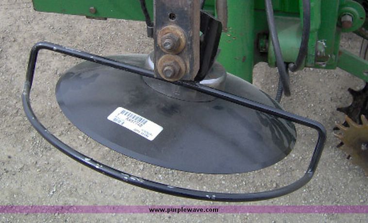 image for item 1200 1998 John Deere 1750 MaxEmergePlus Vacumeter Conservation planter