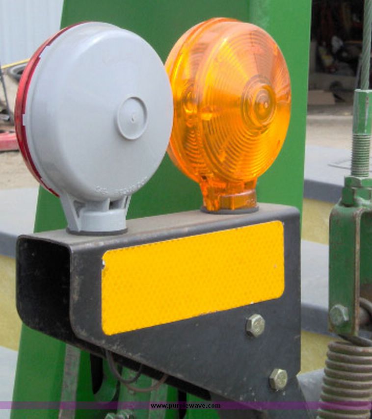 image for item 1200 1998 John Deere 1750 MaxEmergePlus Vacumeter Conservation planter