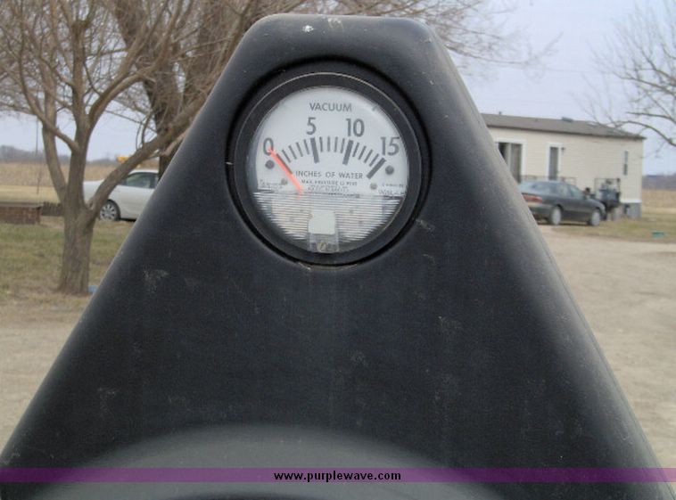 image for item 1200 1998 John Deere 1750 MaxEmergePlus Vacumeter Conservation planter