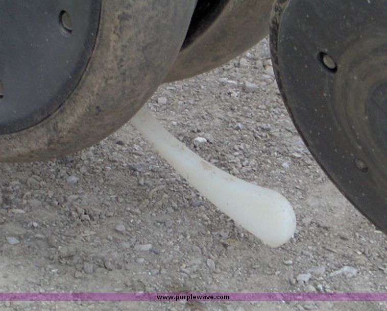 image for item 1200 1998 John Deere 1750 MaxEmergePlus Vacumeter Conservation planter