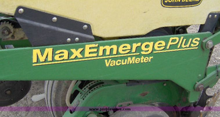 image for item 1200 1998 John Deere 1750 MaxEmergePlus Vacumeter Conservation planter