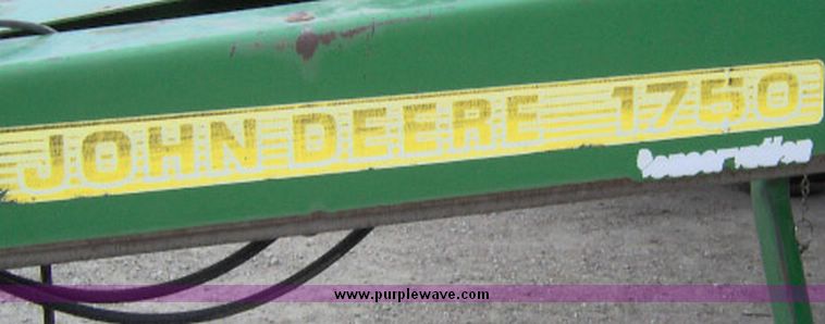 image for item 1200 1998 John Deere 1750 MaxEmergePlus Vacumeter Conservation planter