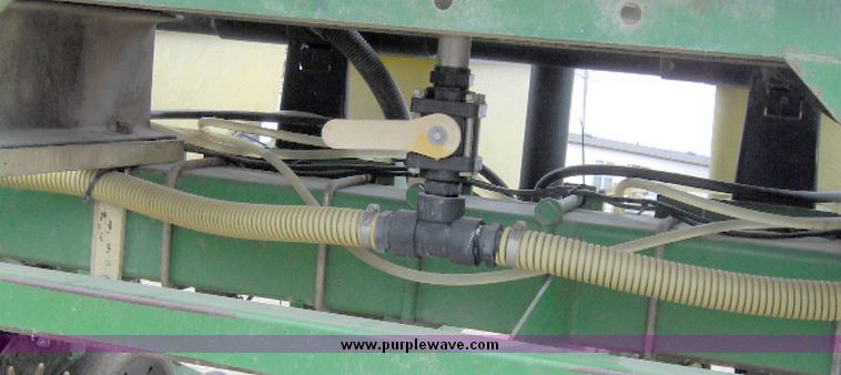 image for item 1200 1998 John Deere 1750 MaxEmergePlus Vacumeter Conservation planter