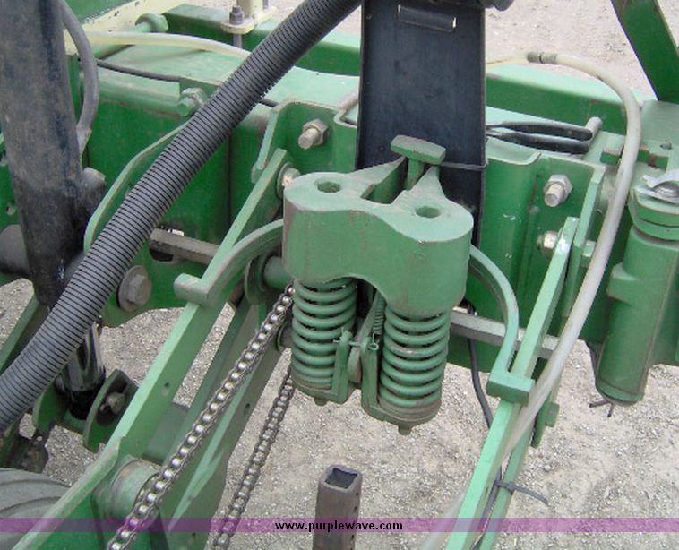 image for item 1200 1998 John Deere 1750 MaxEmergePlus Vacumeter Conservation planter