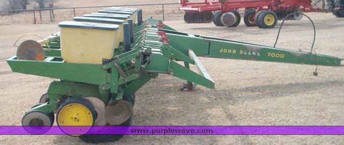 image for item 1760 John Deere 7000 8R30 pull type planter