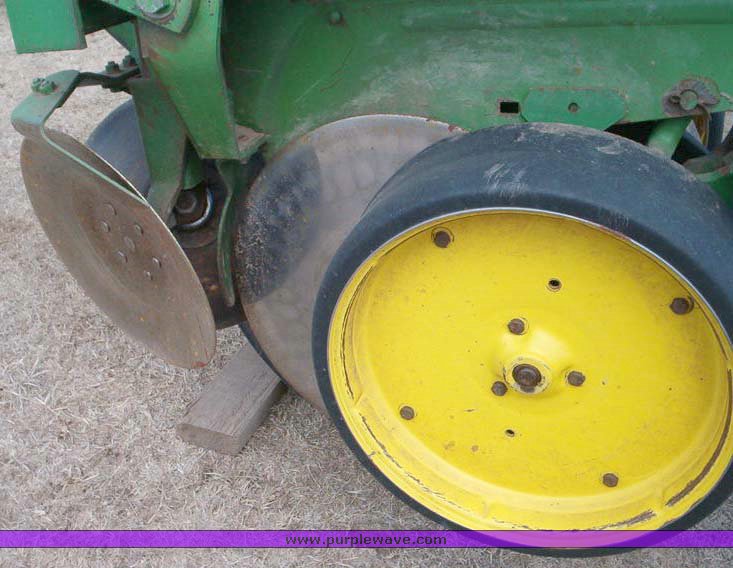 image for item 1760 John Deere 7000 8R30 pull type planter