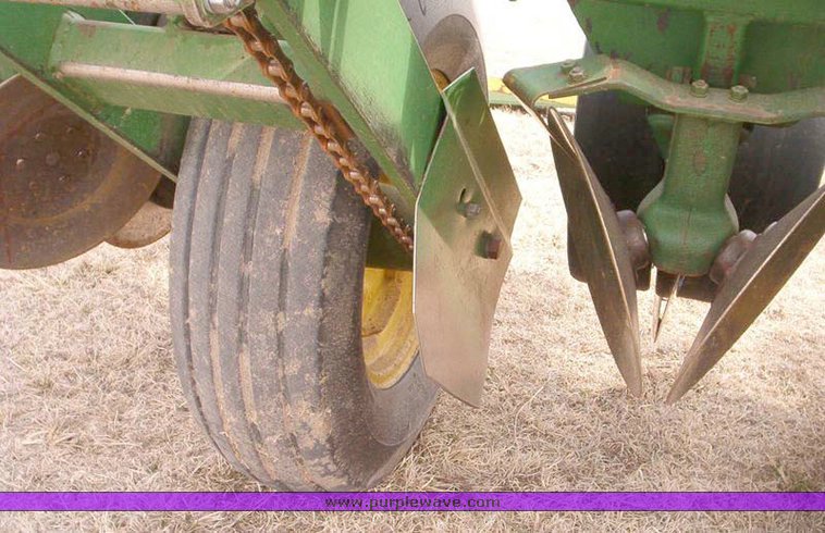 image for item 1760 John Deere 7000 8R30 pull type planter