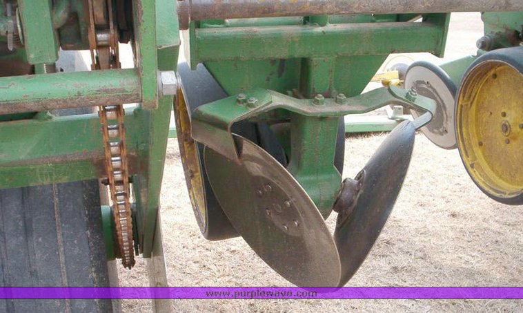 image for item 1760 John Deere 7000 8R30 pull type planter