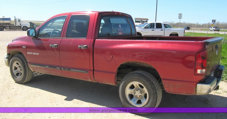 image for item 1901 2006 Dodge 1500 quad cab SLT pickup