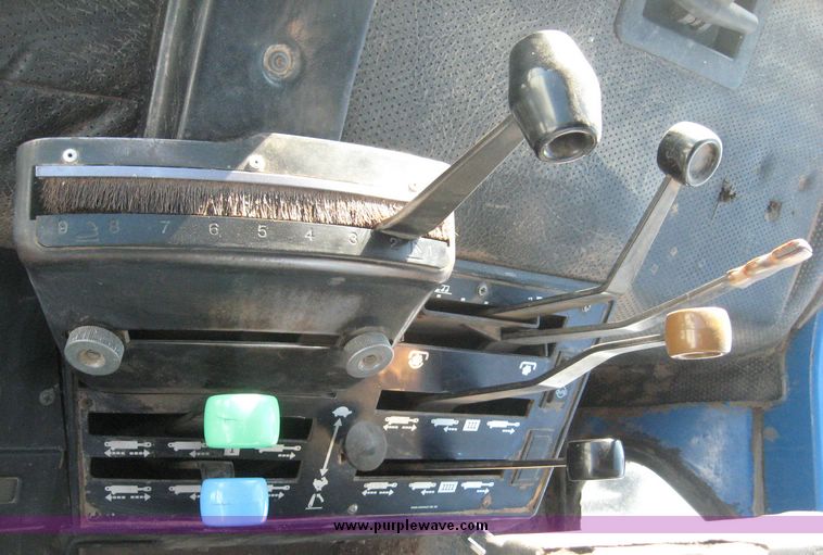 image for item 2000 1993 Ford 8830 MFWD tractor