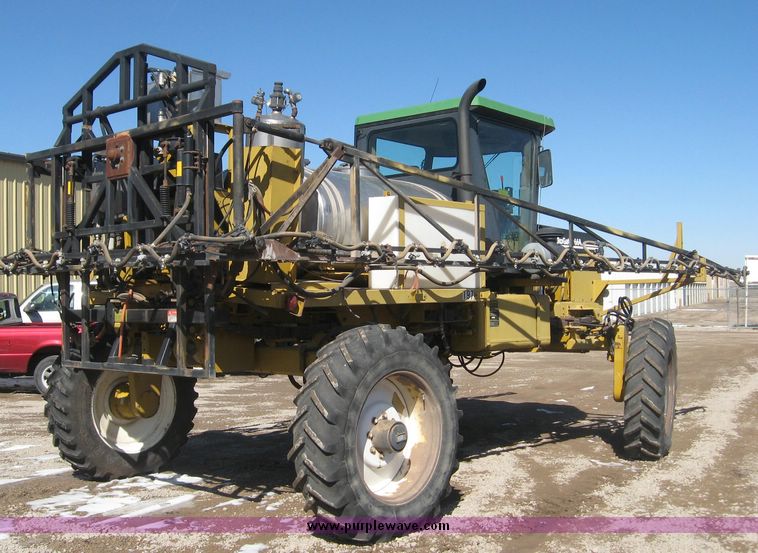 image for item 2005 1993 Ag-Chem RoGator 664 self propelled sprayer