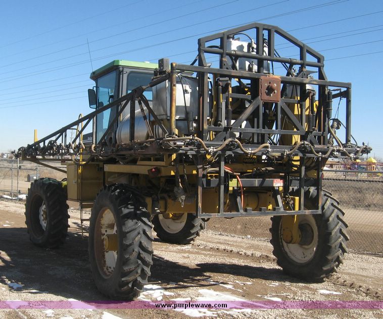 image for item 2005 1993 Ag-Chem RoGator 664 self propelled sprayer