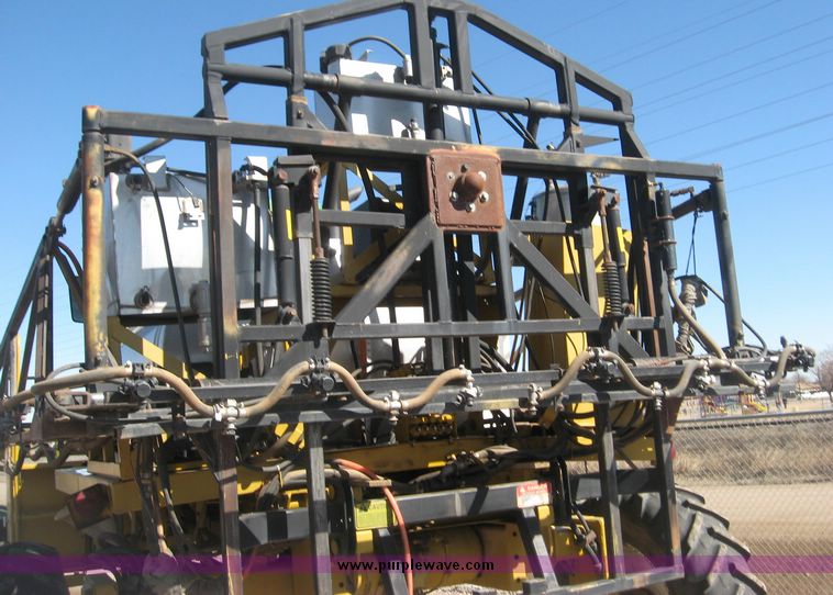 image for item 2005 1993 Ag-Chem RoGator 664 self propelled sprayer
