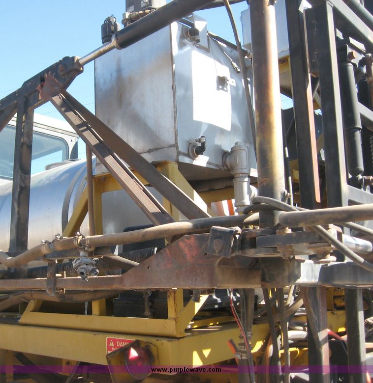 image for item 2005 1993 Ag-Chem RoGator 664 self propelled sprayer