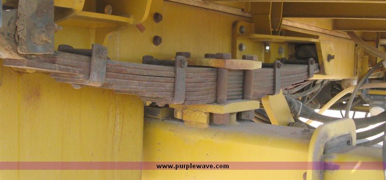 image for item 2005 1993 Ag-Chem RoGator 664 self propelled sprayer