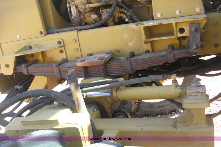 image for item 2005 1993 Ag-Chem RoGator 664 self propelled sprayer