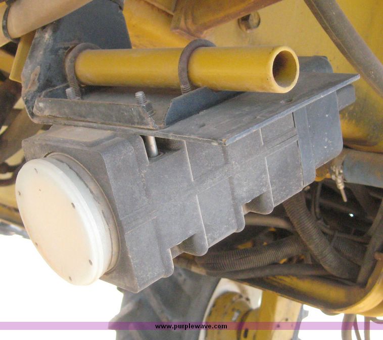 image for item 2005 1993 Ag-Chem RoGator 664 self propelled sprayer