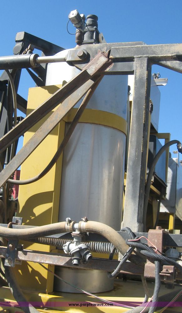 image for item 2005 1993 Ag-Chem RoGator 664 self propelled sprayer