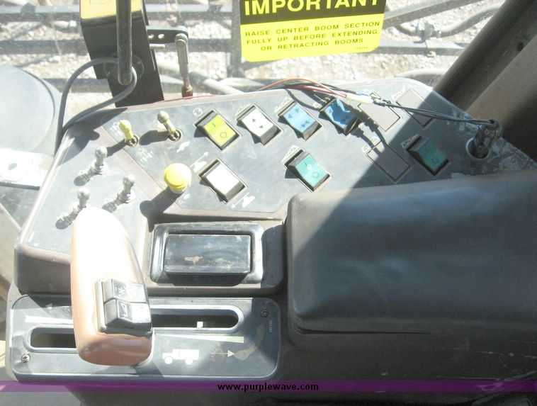 image for item 2005 1993 Ag-Chem RoGator 664 self propelled sprayer