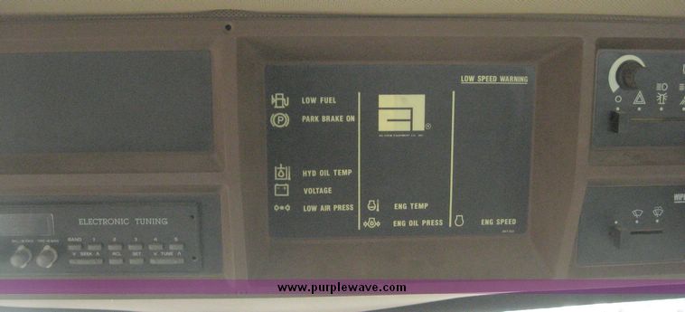 image for item 2005 1993 Ag-Chem RoGator 664 self propelled sprayer