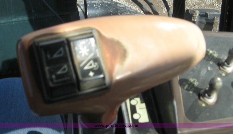 image for item 2005 1993 Ag-Chem RoGator 664 self propelled sprayer