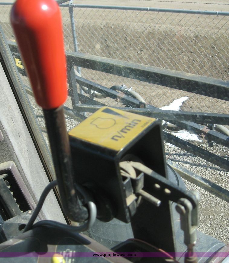 image for item 2005 1993 Ag-Chem RoGator 664 self propelled sprayer