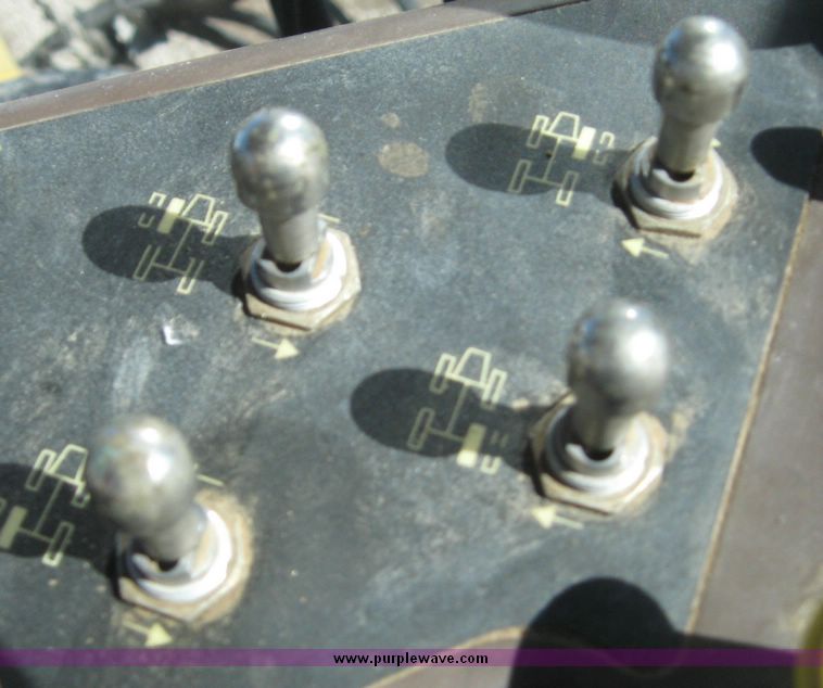 image for item 2005 1993 Ag-Chem RoGator 664 self propelled sprayer