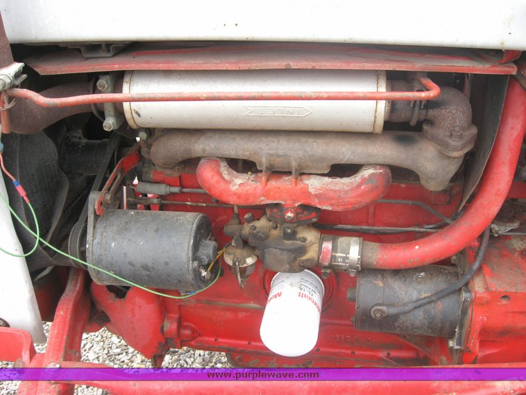 image for item 2107 Ford 800 tractor