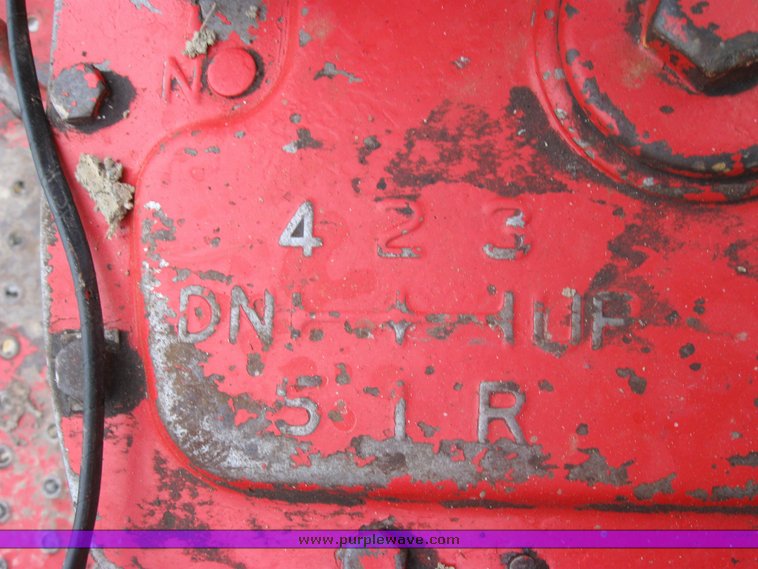 image for item 2107 Ford 800 tractor